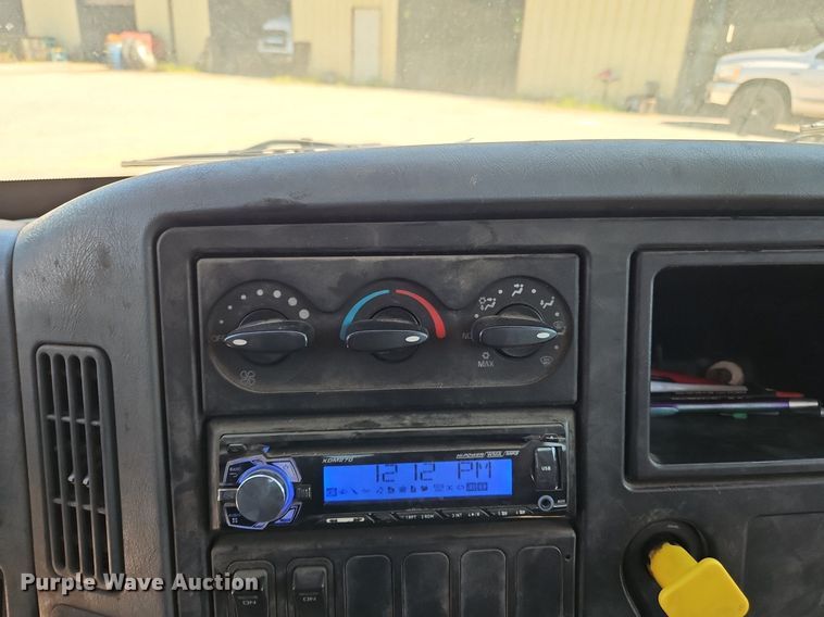 image for item OJ9835 2003 International  MA025 truck cab and chassis