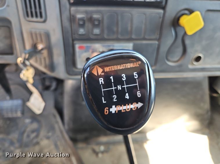 image for item OJ9835 2003 International  MA025 truck cab and chassis