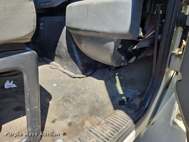 image for item OJ9835 2003 International  MA025 truck cab and chassis