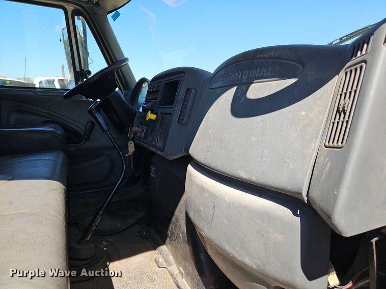 image for item OJ9835 2003 International  MA025 truck cab and chassis