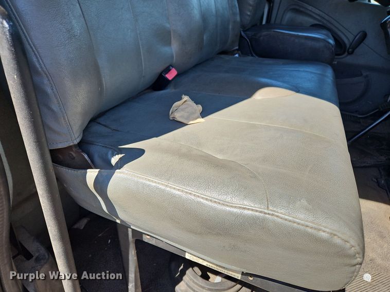 image for item OJ9835 2003 International  MA025 truck cab and chassis