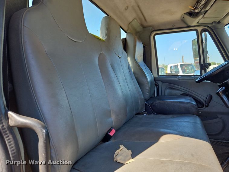 image for item OJ9835 2003 International  MA025 truck cab and chassis