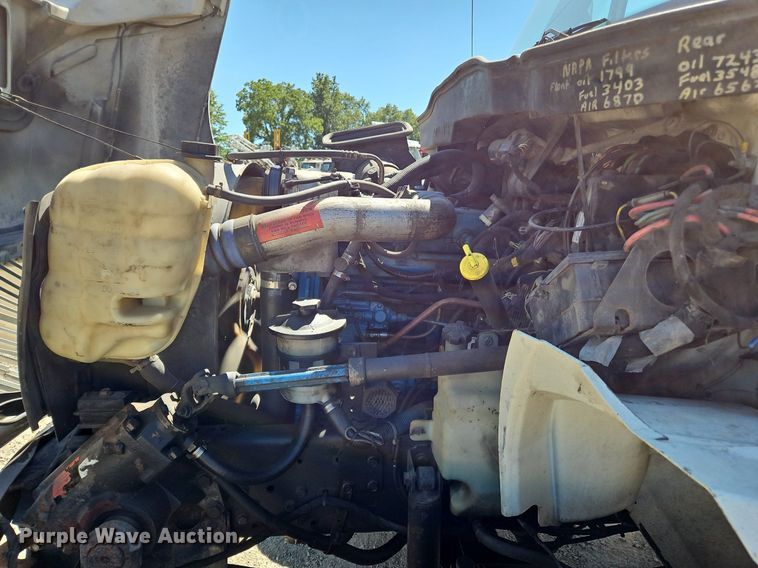 image for item OJ9835 2003 International  MA025 truck cab and chassis