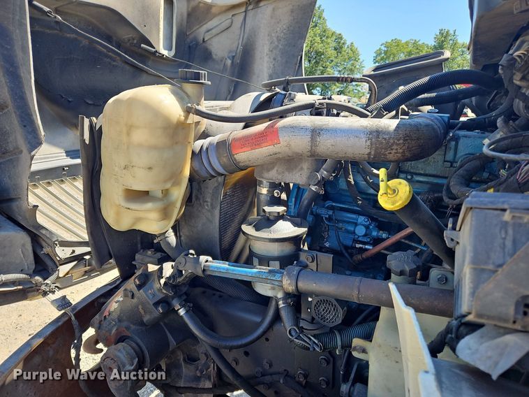 image for item OJ9835 2003 International  MA025 truck cab and chassis