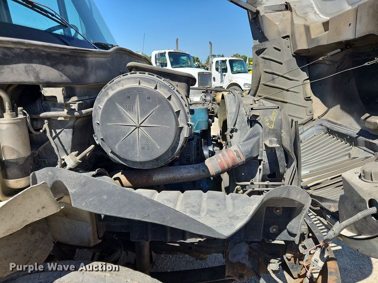 image for item OJ9835 2003 International  MA025 truck cab and chassis