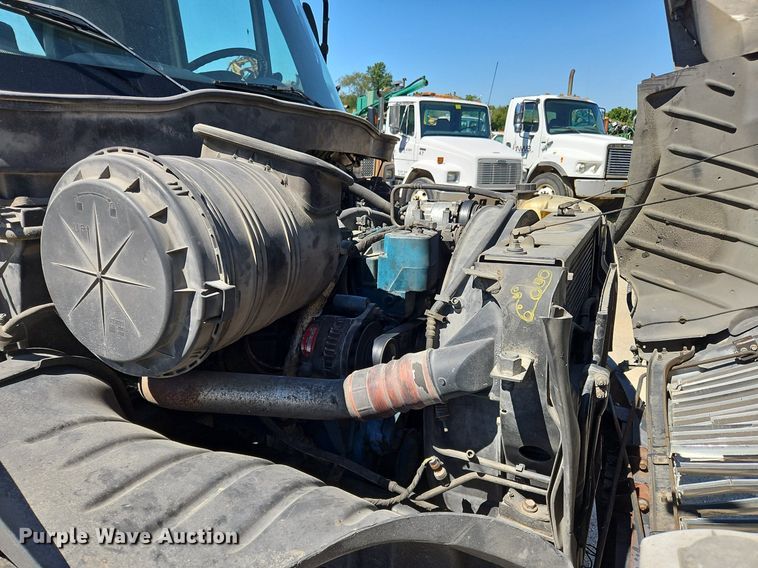 image for item OJ9835 2003 International  MA025 truck cab and chassis