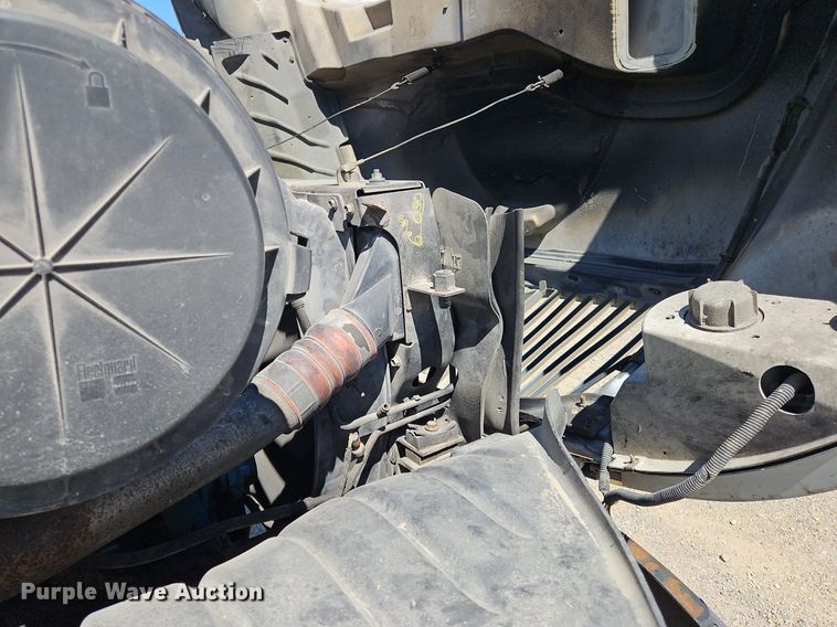 image for item OJ9835 2003 International  MA025 truck cab and chassis