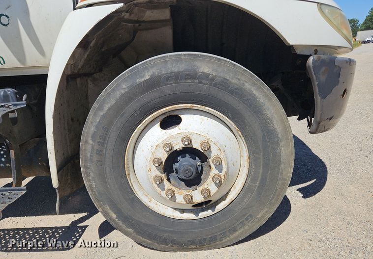 image for item OJ9835 2003 International  MA025 truck cab and chassis