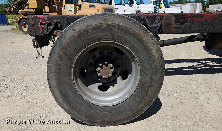 image for item OJ9835 2003 International  MA025 truck cab and chassis