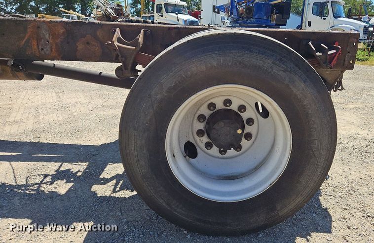 image for item OJ9835 2003 International  MA025 truck cab and chassis