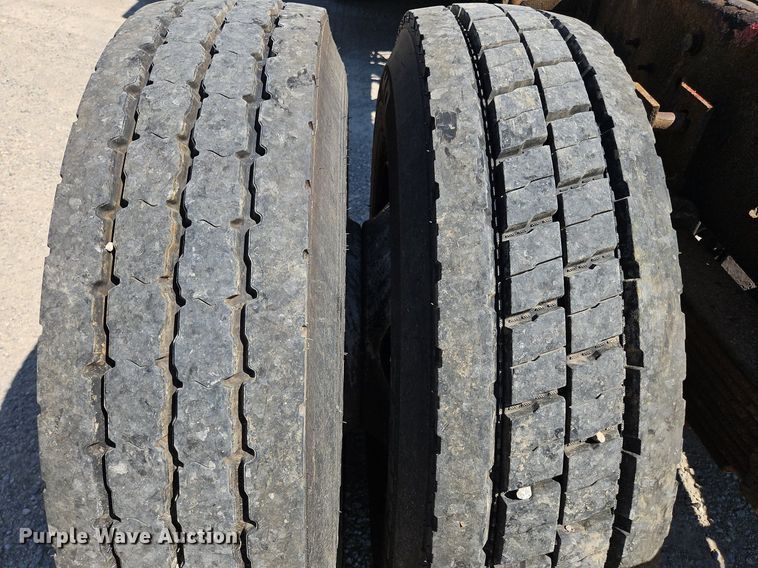 image for item OJ9835 2003 International  MA025 truck cab and chassis