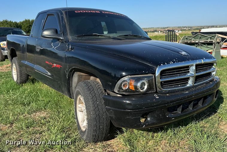 image for item OM9604 1998 Dodge Dakota Sport Club Cab pickup truck