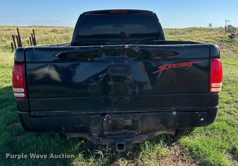 image for item OM9604 1998 Dodge Dakota Sport Club Cab pickup truck