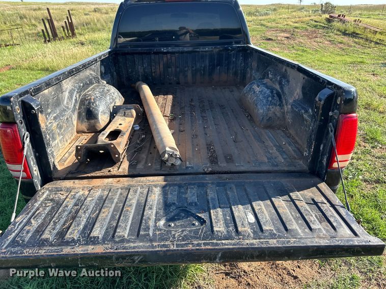 image for item OM9604 1998 Dodge Dakota Sport Club Cab pickup truck