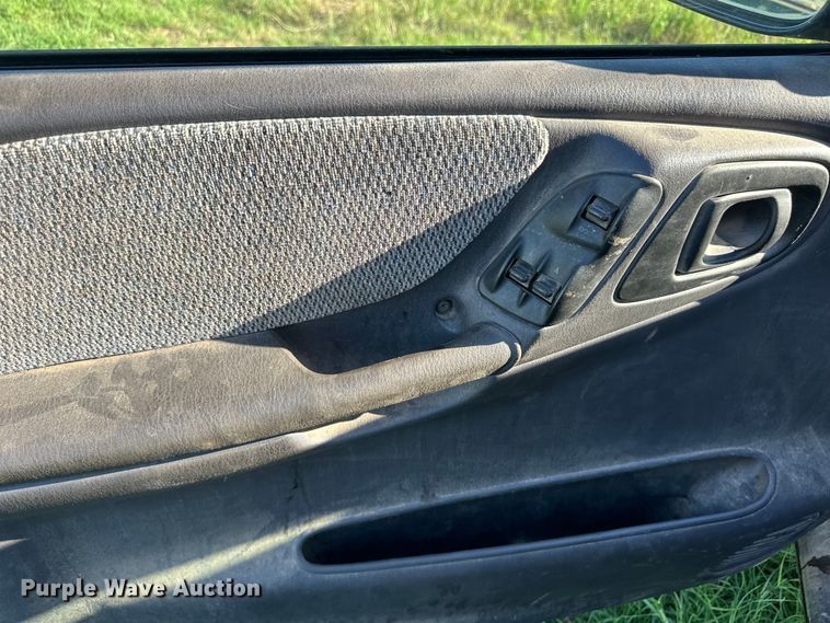 image for item OM9604 1998 Dodge Dakota Sport Club Cab pickup truck