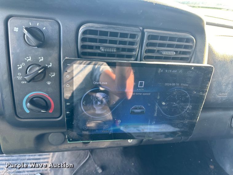 image for item OM9604 1998 Dodge Dakota Sport Club Cab pickup truck