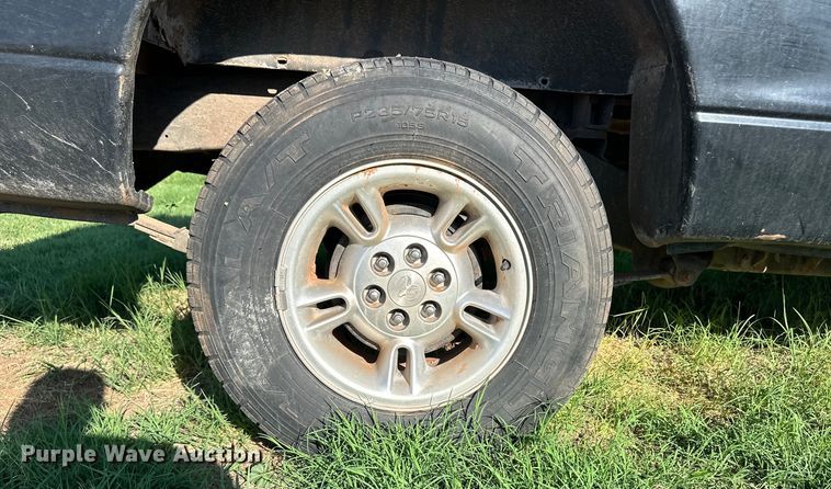 image for item OM9604 1998 Dodge Dakota Sport Club Cab pickup truck