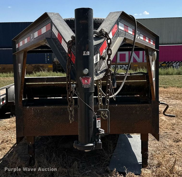 image for item OM9730 2010 PJ tilt deck equipment trailer