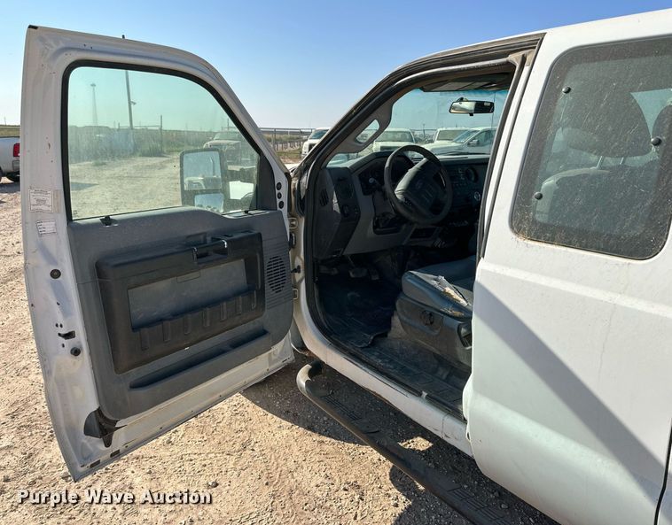 image for item OM9736 2013 Ford F250 Super Duty XL SuperCab pickup truck