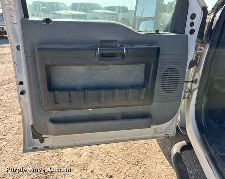 image for item OM9736 2013 Ford F250 Super Duty XL SuperCab pickup truck