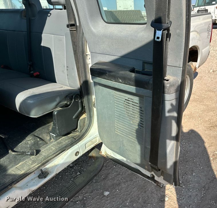 image for item OM9736 2013 Ford F250 Super Duty XL SuperCab pickup truck