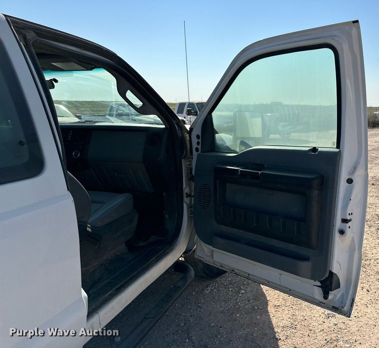 image for item OM9736 2013 Ford F250 Super Duty XL SuperCab pickup truck