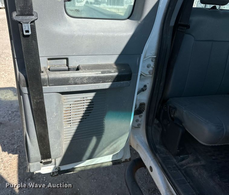 image for item OM9736 2013 Ford F250 Super Duty XL SuperCab pickup truck