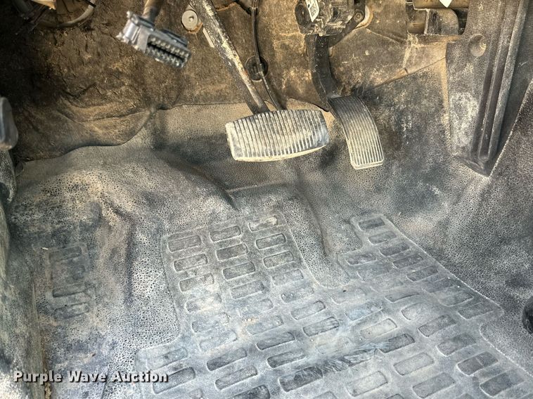 image for item OM9741 2013 Ford F450 Super Duty XL flatbed truck