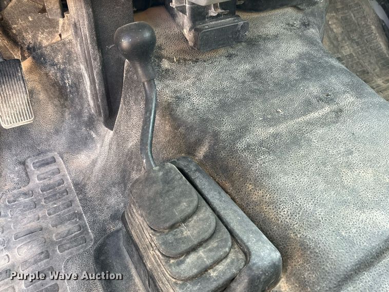 image for item OM9741 2013 Ford F450 Super Duty XL flatbed truck