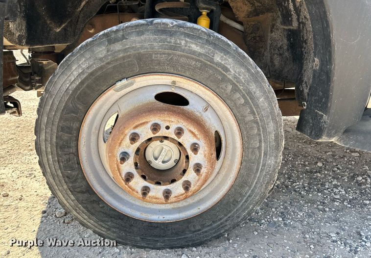 image for item OM9741 2013 Ford F450 Super Duty XL flatbed truck