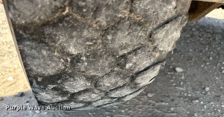 image for item OM9741 2013 Ford F450 Super Duty XL flatbed truck