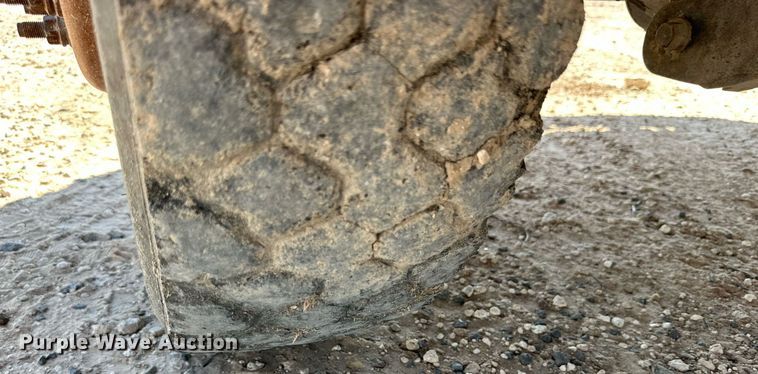 image for item OM9741 2013 Ford F450 Super Duty XL flatbed truck