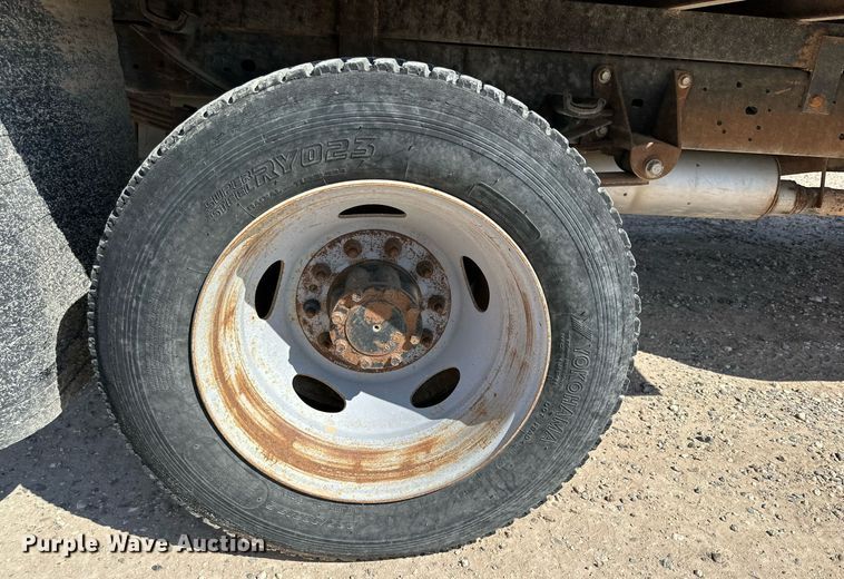 image for item OM9741 2013 Ford F450 Super Duty XL flatbed truck