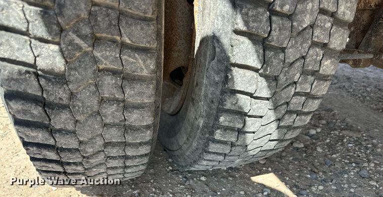 image for item OM9741 2013 Ford F450 Super Duty XL flatbed truck