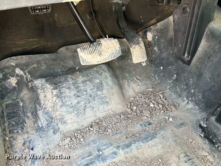 image for item OM9742 2012 Ford F550 Super Duty flatbed truck