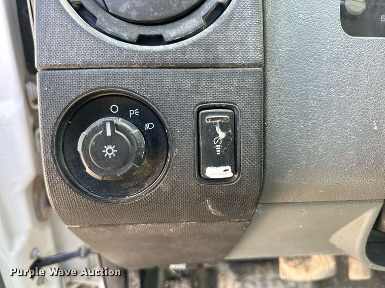 image for item OM9742 2012 Ford F550 Super Duty flatbed truck