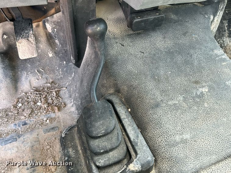 image for item OM9742 2012 Ford F550 Super Duty flatbed truck