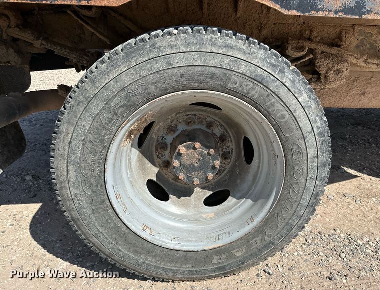 image for item OM9742 2012 Ford F550 Super Duty flatbed truck