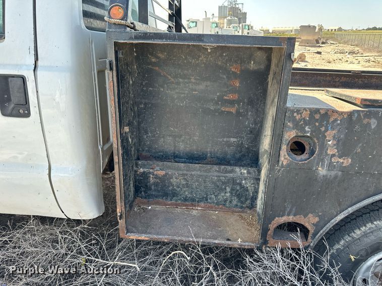 image for item OM9746 2011 Ford F350 Super Duty XL flatbed pickup truck