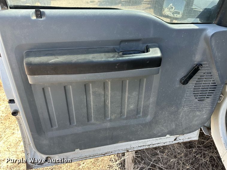 image for item OM9746 2011 Ford F350 Super Duty XL flatbed pickup truck