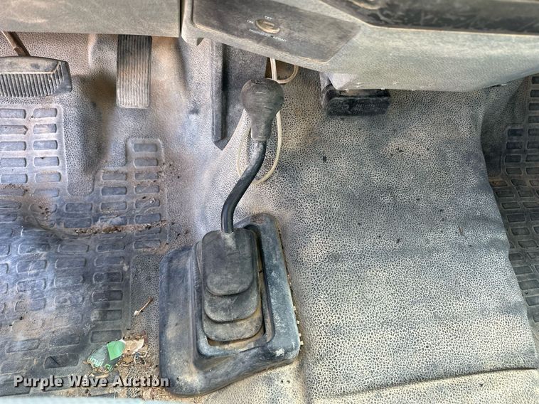 image for item OM9746 2011 Ford F350 Super Duty XL flatbed pickup truck