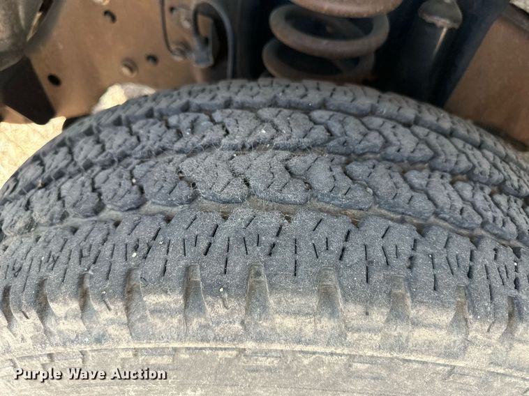 image for item OM9746 2011 Ford F350 Super Duty XL flatbed pickup truck