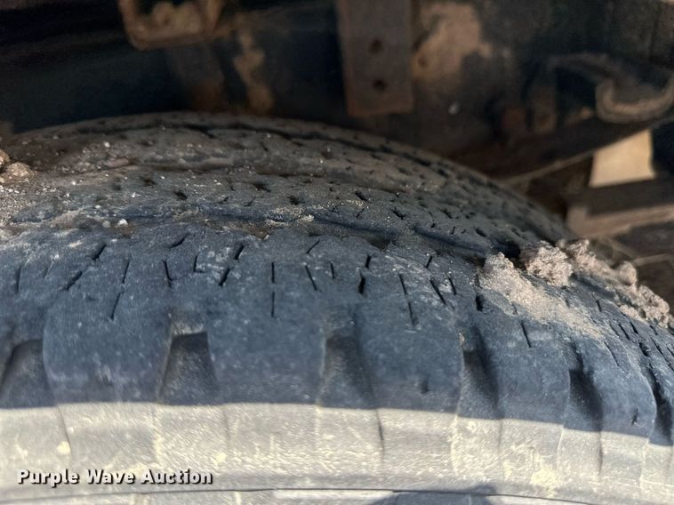 image for item OM9746 2011 Ford F350 Super Duty XL flatbed pickup truck