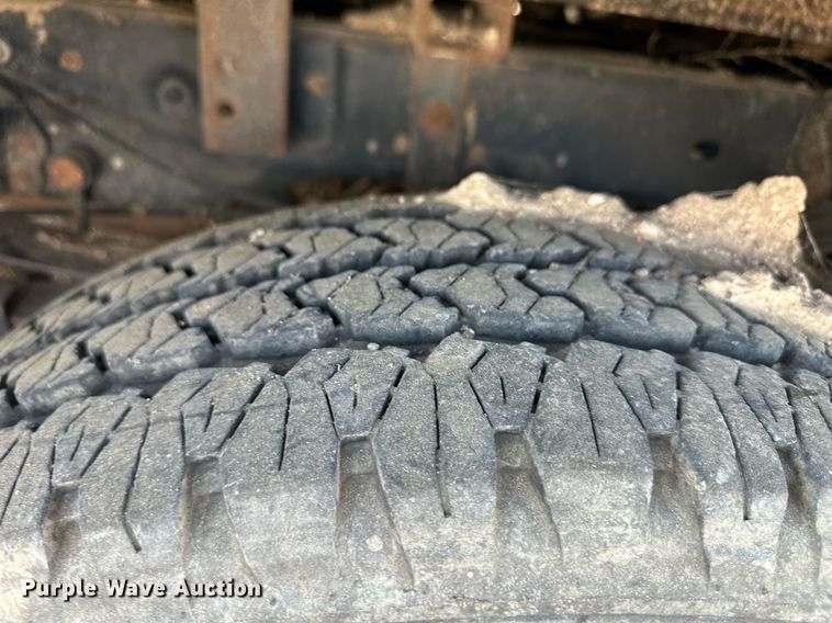 image for item OM9746 2011 Ford F350 Super Duty XL flatbed pickup truck