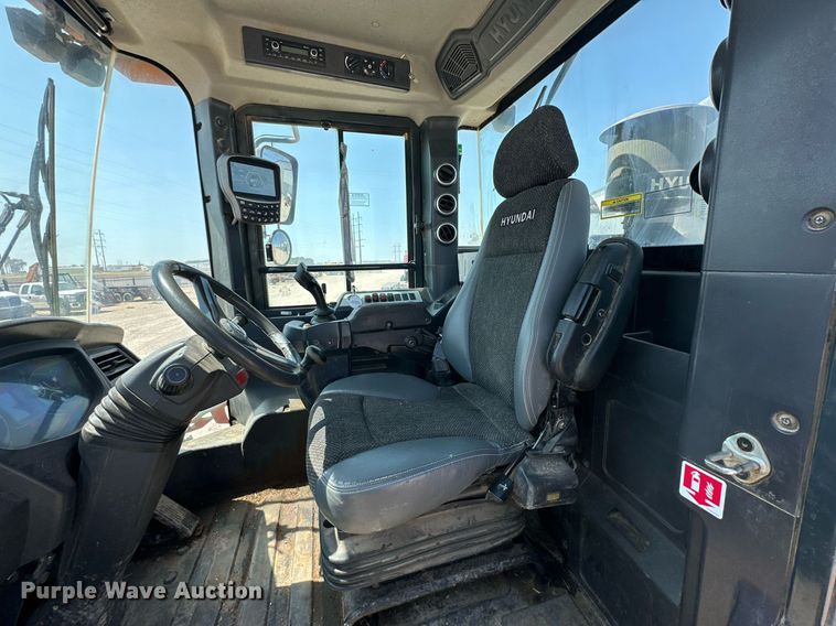 image for item DD3215 2020 Hyundai HL940XT high lift wheel loader