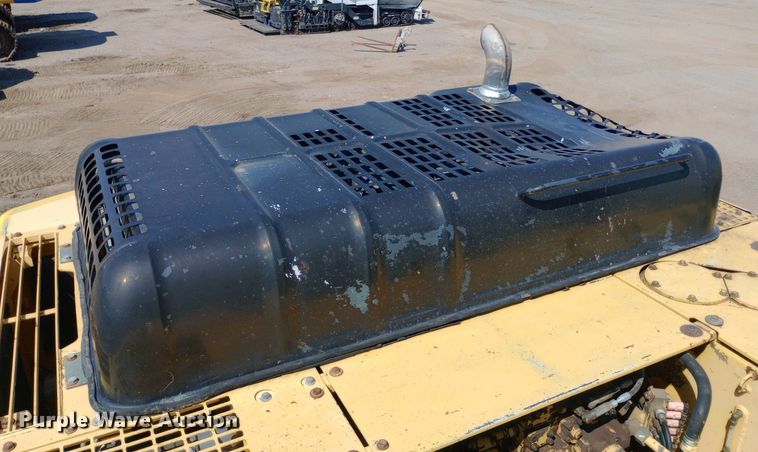 image for item DH1341 2002 Komatsu PC300LC-7 excavator