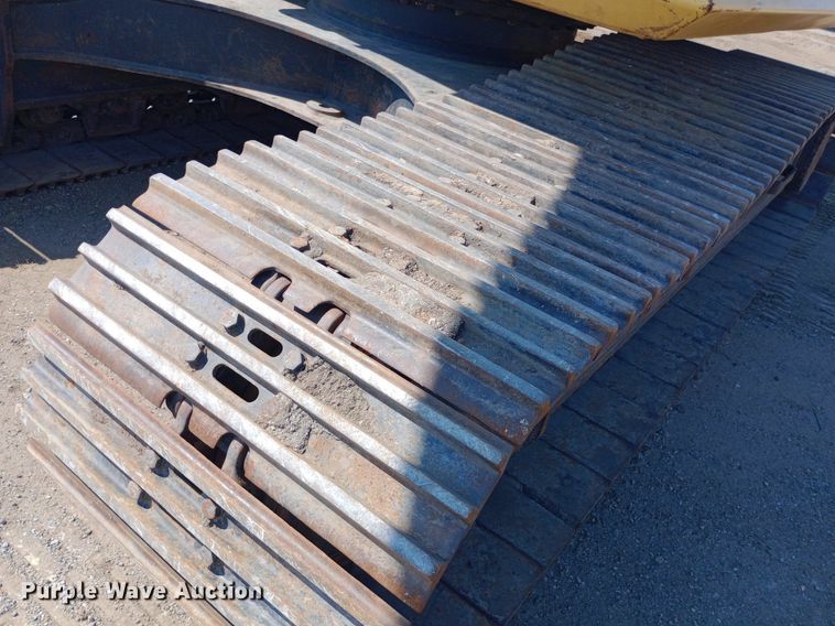 image for item DH1341 2002 Komatsu PC300LC-7 excavator