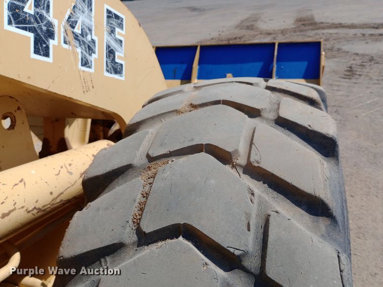 image for item DH1344 1994 John Deere 444E wheel loader