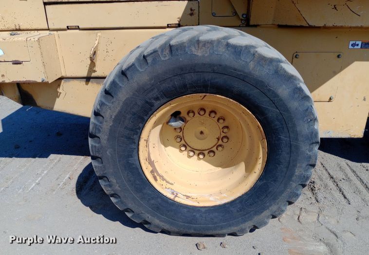 image for item DH1344 1994 John Deere 444E wheel loader