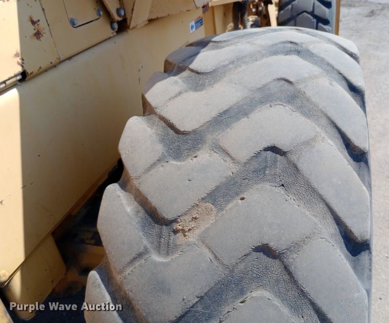 image for item DH1344 1994 John Deere 444E wheel loader